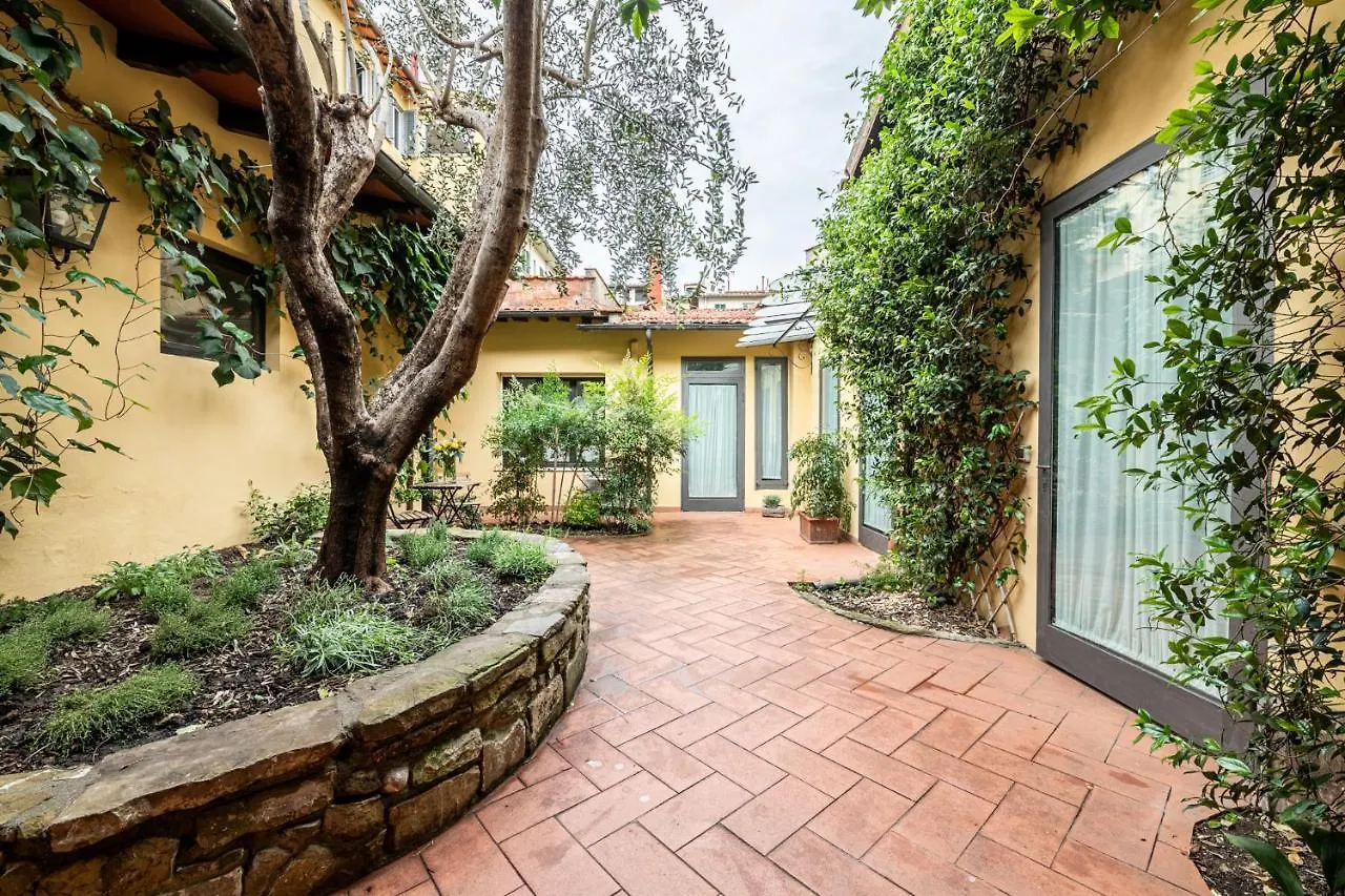 Guest house Santa Monaca Suites Florence