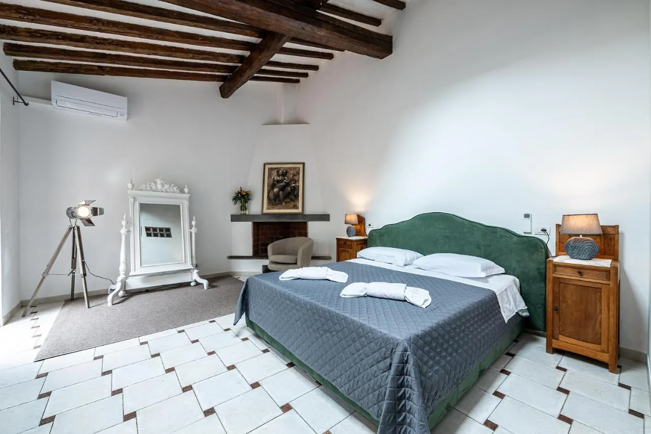 Santa Monaca Suites location