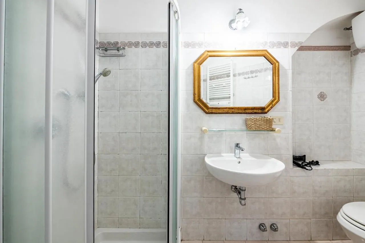 Santa Monaca Suites Florence Guest house