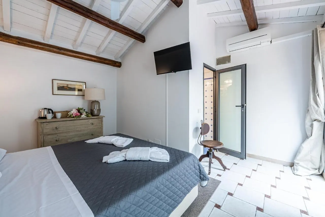 Santa Monaca Suites Florence 0*,